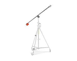Avenger D650 Junior Boom Arm – heavy-duty steel boom (146–300 cm) with counterweight, geared handle, and junior/baby mounts for large lighting fixtures.